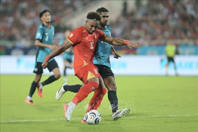 Vietnam's striker Xuan Son makes a shot. VNA Photo: Minh Quyết