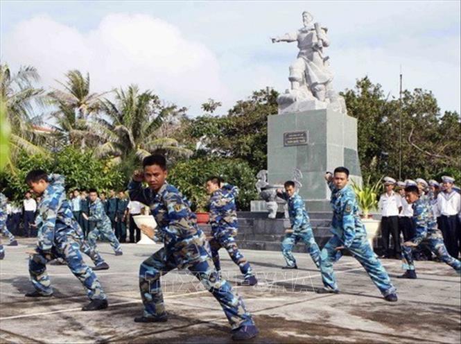 Chiến sĩ đảo Nam Yết, Đặc khu Trường Sa rèn luyện võ thuật, nâng cao sức khỏe, sẵn sàng hoàn thành nhiệm vụ. Ảnh: Dương Giang - TTXVN