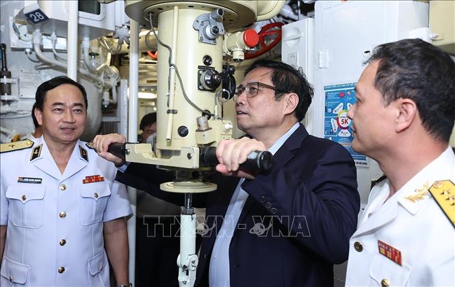Thủ tướng Phạm Minh Chính thăm Lữ đoàn Tầu ngầm 189, Quân Chủng Hải quân (Khánh Hòa, 12/3/2022). Ảnh: Dương Giang - TTXVN