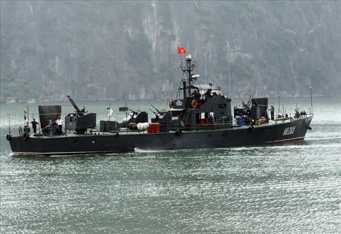 Các đơn vị tàu chiến của Lữ đoàn 170 (đơn vị chủ lực tham gia đánh thắng trận đầu của Hải quân nhân dân Việt Nam) lên đường làm nhiệm vụ bảo vệ biển đảo (7/2014). Ảnh: Trọng Đức - TTXVN.