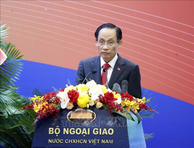 Đồng chí Lê Hoài Trung, Uỷ viên Bộ Chính trị, Bộ trưởng Bộ Ngoại giao phát biểu khai mạc. Ảnh: Thống Nhất – TTXVN
