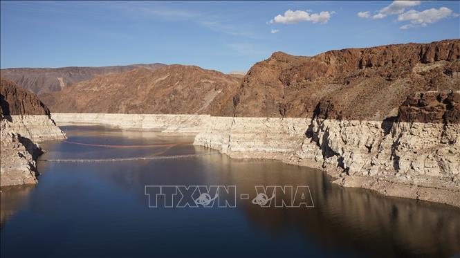Sông Colorado đoạn gần đập Hoover ở giữa hai bang Arizona và Nevada, Mỹ. Ảnh: THX/TTXVN phát