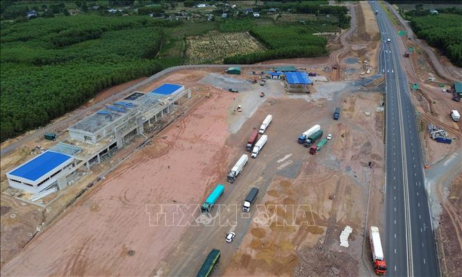 Trạm dừng nghỉ trên tuyến cao tốc Bắc - Nam phía Đông đoạn Bùng - Vạn Ninh đang được đẩy nhanh tiến độ thi công. Ảnh: Quốc Khánh - TTXVN