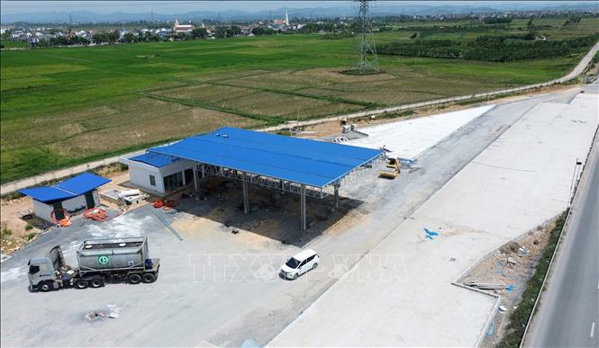 Một trạm dừng nghỉ trên tuyến cao tốc Bắc - Nam phía Đông đang được đẩy nhanh tiến độ thi công. Ảnh: Quốc Khánh - TTXVN