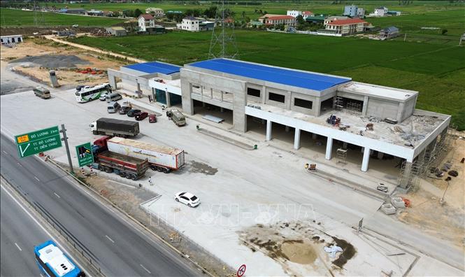 Một trạm dừng nghỉ trên tuyến cao tốc Bắc - Nam phía Đông đang được đẩy nhanh tiến độ thi công. Ảnh: Quốc Khánh - TTXVN