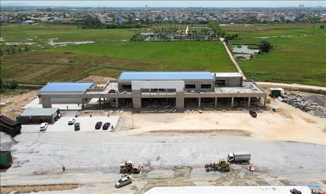 Một trạm dừng nghỉ trên tuyến cao tốc Bắc - Nam phía Đông đang được đẩy nhanh tiến độ thi công. Ảnh: Quốc Khánh - TTXVN