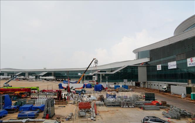 Tập kết nguyên vật liệu phục vụ thi công nhà ga hành khách sân bay Long Thành. Ảnh: Công Phong - TTXVN