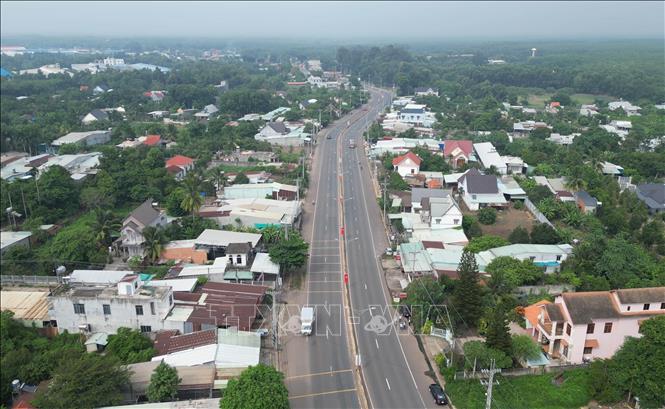 ĐT.741 là tuyến giao thông quan trọng kết nối khu vực phía Bắc thành phố Đồng Nai với Thành phố Hồ Chí Minh và các tỉnh Tây Nguyên. Ảnh: Đậu Tất Thành – TTXVN.