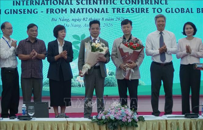 Công bố thỏa thuận hợp tác giữa Hội Sâm Ngọc Linh Quảng Nam (thành phố Đà Nẵng) và Hiệp hội Sâm Geumsan (Hàn Quốc). Ảnh: Quốc Dũng - TTXVN