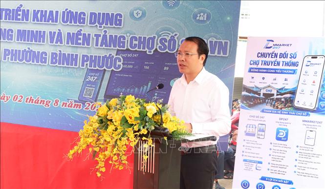 Ông Ngô Hồng Khang, Chủ tịch UBND phường Bình Phước, cho biết địa phương xác định chuyển đổi số tại Chợ Đồng Xoài theo hướng lấy dữ liệu làm nền tảng, lấy tiểu thương làm trung tâm và hiệu quả phục vụ làm thước đo. Ảnh: Đậu Tất Thành – TTXVN
