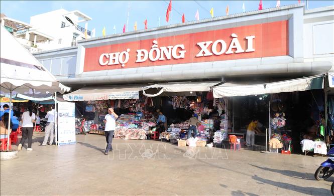 Chợ Đồng Xoài là một trong những chợ truyền thống lớn ở phía Bắc Đồng Nai, gắn bó lâu đời với đời sống, sinh kế của hàng trăm hộ tiểu thương và nhu cầu mua sắm của người dân. Ảnh: Đậu Tất Thành – TTXVN