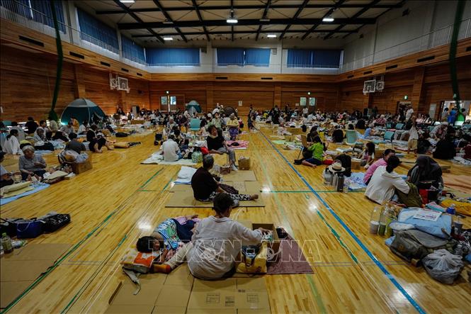 Người dân bị ảnh hưởng bởi động đất ở tạm nơi sơ tán tại Uki, tỉnh Kumamoto, Nhật Bản. Ảnh: THX/TTXVN phát