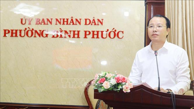 Ông Ngô Hồng Khang, Chủ tịch UBND phường Bình Phước phát biểu tại Lễ ra mắt Mô hình tự phòng, tự quản về an ninh trật tự các khu phố Tân Đồng, Tân Xuân 1, Tân Xuân 2. Ảnh: Nhật Bình – TTXVN