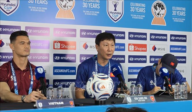 Huấn luyện viên trưởng đội tuyển Việt Nam Kim Sang Sik khẳng định mục tiêu đánh bại Indonesia. Ảnh: Lê Minh Hưởng - Pv TTXVN tại Indonesia