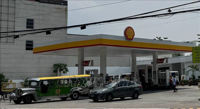 Một cây xăng tại Thủ đô Manilia, Philippines. Ảnh: Đỗ Quyên – PV TTXVN từ Phillipines