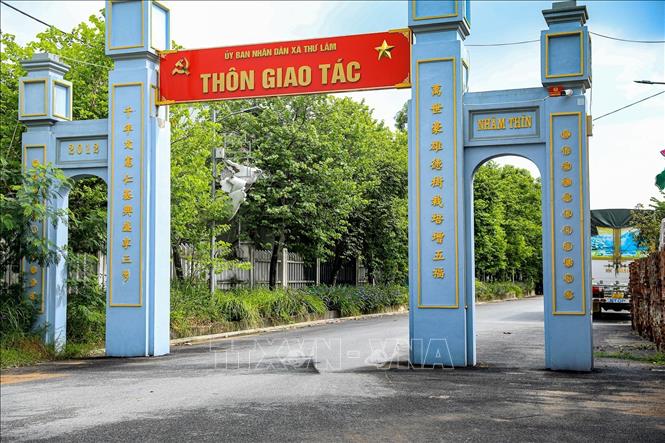 Cổng thôn Giao Tác, xã Thư Lâm (Hà Nội) được chỉnh trang, góp phần xây dựng diện mạo khu dân cư văn minh, sạch đẹp. Ảnh: Trung Nguyên - TTXVN