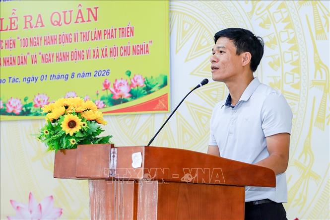 Đại diện thôn Giao Tác phát biểu tại lễ ra quân hưởng ứng Chiến dịch “100 ngày hành động vì Thư Lâm phát triển - Vì hạnh phúc của Nhân dân”. Ảnh: Trung Nguyên - TTXVN