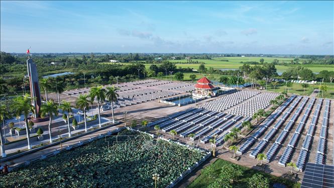 Quang cảnh Nghĩa trang xã Phước Long (tỉnh Cà Mau). Ảnh: Chanh Đa - TTXVN