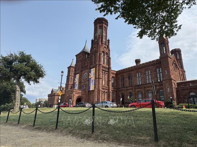 Tòa nhà chính của Viện Smithsonian tại Washington D.C., Mỹ. Ảnh: Đoàn Hùng - PV TTXVN tại Mỹ