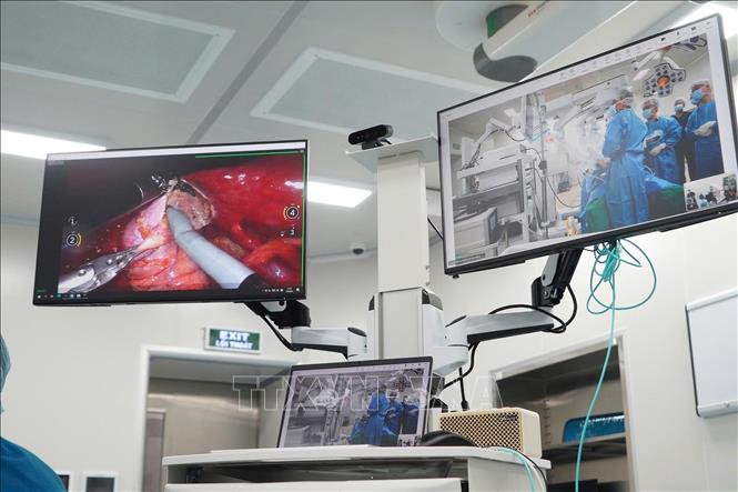 Hình ảnh phòng can thiệp hai chiều bằng robot. Ảnh: Ánh Tuyết - TTXVN