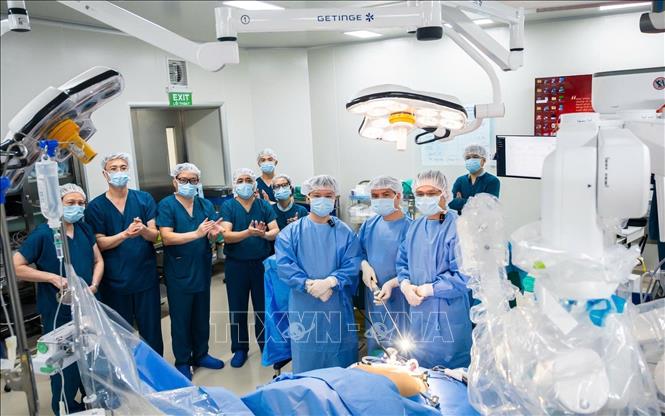 Hình ảnh phòng can thiệp hai chiều bằng robot. Ảnh: Ánh Tuyết - TTXVN