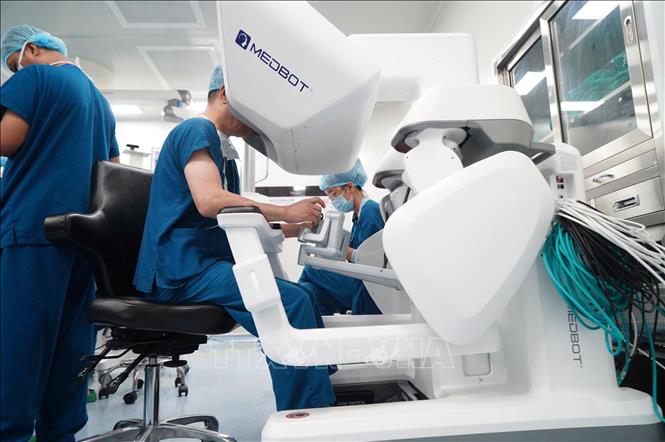Hình ảnh phòng can thiệp hai chiều bằng robot. Ảnh: Ánh Tuyết - TTXVN