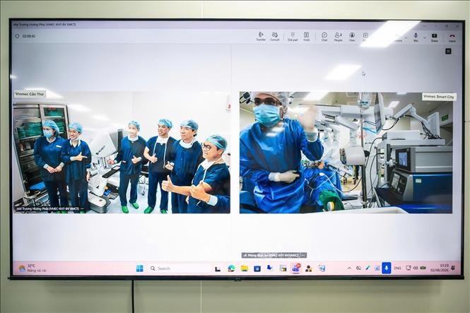 Can thiệp trực tuyến hai đầu cầu Cần Thơ - Hà Nội. Ảnh: Ánh Tuyết - TTXVN