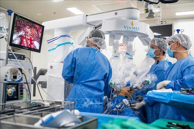 Hình ảnh phòng can thiệp hai chiều bằng robot. Ảnh: Ánh Tuyết - TTXVN