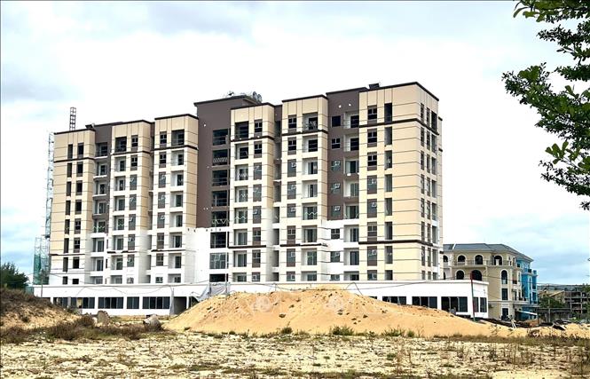 Tòa nhà T1 thuộc Dự án Nhà ở xã hội Bảo Ninh 2 đang được đẩy nhanh thi công, dự kiến hoàn thành vào tháng 12/2026. Ảnh: Nguyên Linh - TTXVN