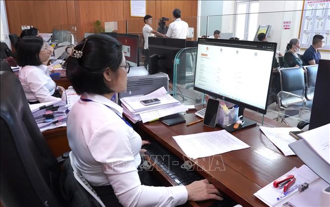 100% dịch vụ công trực tuyến của tỉnh Quảng Trị được tích hợp với Cổng Dịch vụ công quốc gia; hơn 96% thủ tục hành chính được cung cấp trực tuyến. Ảnh: Thanh Thuỷ-TTXVN                                                              