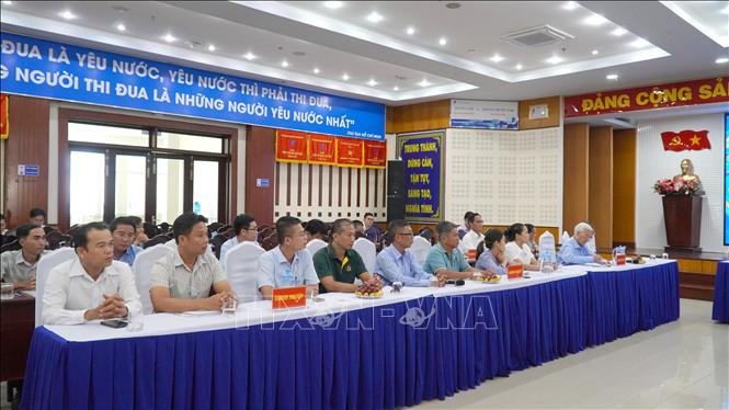 Lãnh đạo và đại diện các doanh nghiệp dự hội nghị. Ảnh: Văn Sĩ - TTXVN     