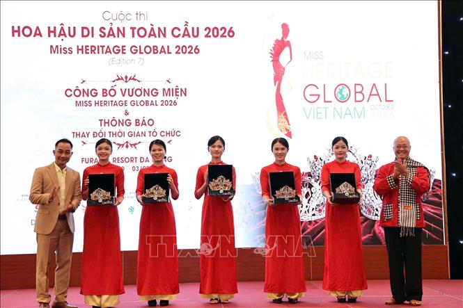 Ban Tổ chức công bố bộ Vương miện của Cuộc thi Hoa hậu Di sản Toàn cầu 2026. Ảnh: Trần Lê Lâm - TTXVN 
