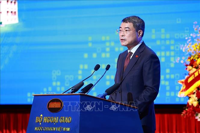 Thủ tướng Lê Minh Hưng phát biểu tại Phiên toàn thể Hội nghị Ngoại giao lần thứ 33. Ảnh: Dương Giang – TTXVN 
