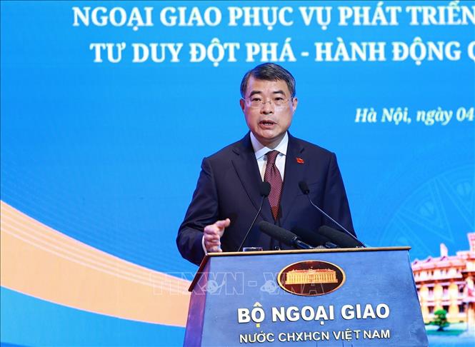 Thủ tướng Lê Minh Hưng phát biểu tại Phiên toàn thể Hội nghị Ngoại giao lần thứ 33. Ảnh: Dương Giang – TTXVN 
