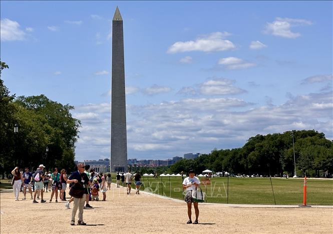 Du khách tới thăm thủ đô Washington D.C. của Mỹ. Ảnh: Ngọc Quang - PV TTXVN tại Mỹ