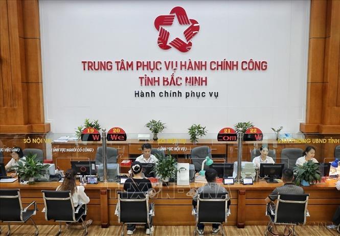Sau sáp nhập, không gian phát triển được mở rộng giúp tỉnh Bắc Ninh dễ dàng quy hoạch các vùng chức năng. Trong ảnh: Hoạt động tại Trung tâm Phục vụ hành chính công tỉnh Bắc Ninh, sau khi chính quyền hai cấp đi vào hoạt động (18/7/2025). Ảnh: Danh Lam -TTXVN