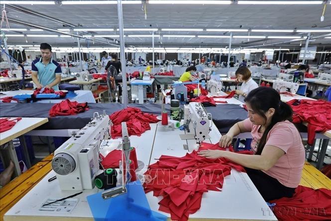 Xưởng may tại Công Ty TNHH Bt Fashion - Masocongty.VN, thị trấn Bích Động, huyện Việt Yên (Bắc Giang cũ). Ảnh: Minh Quyết - TTXVN