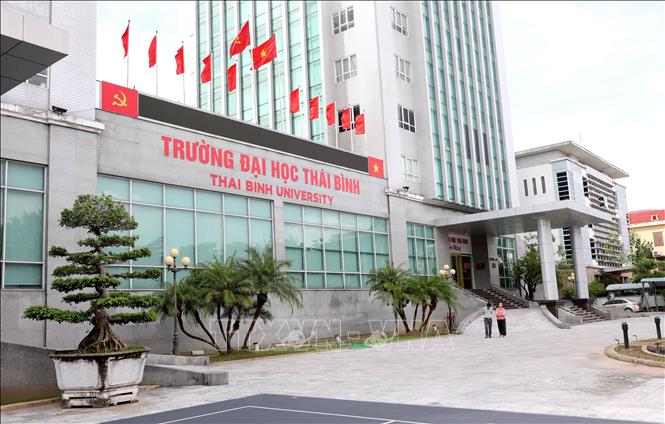 Trụ sở tòa tháp đôi của Sở Tài chính và Sở Công Thương (tỉnh Thái Bình cũ) được sửa chữa, cải tạo trở thành cơ sở 2 của Trường Đại học Thái Bình. Ảnh: Thế Duyệt – TTXVN 