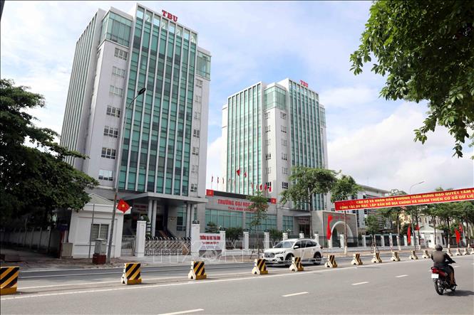 Trụ sở tòa tháp đôi của Sở Tài chính và Sở Công Thương (tỉnh Thái Bình cũ) được sửa chữa, cải tạo trở thành cơ sở 2 của Trường Đại học Thái Bình. Ảnh: Thế Duyệt – TTXVN 