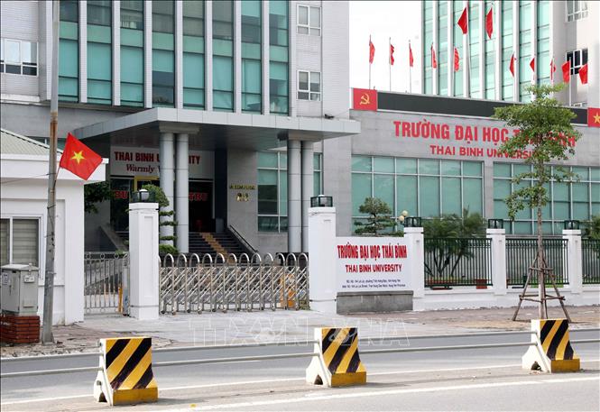 Trụ sở tòa tháp đôi của Sở Tài chính và Sở Công Thương (tỉnh Thái Bình cũ) được sửa chữa, cải tạo trở thành cơ sở 2 của Trường Đại học Thái Bình. Ảnh: Thế Duyệt – TTXVN 