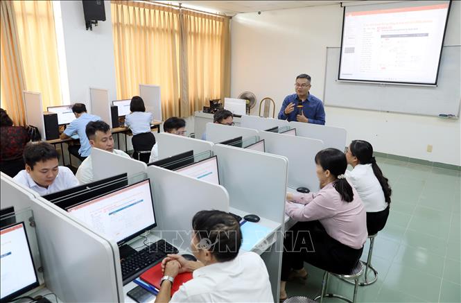 Trường Đại học Thái Bình đào tạo bồi dưỡng kiến thức, kỹ năng chuyển đổi số cho cán bộ, công chức, viên chức trên địa bàn tỉnh Hưng Yên. Ảnh: Thế Duyệt – TTXVN