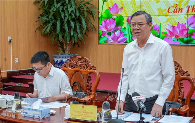 Chủ tịch UBND thành phố Cần Thơ Trương Cảnh Tuyên phát biểu tại buổi làm việc. Ảnh: Thanh Liêm - TTXVN