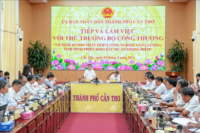 Thứ trưởng Bộ Công Thương Trương Thanh Hoài phát biểu tại buổi làm việc. Ảnh: Thanh Liêm - TTXVN