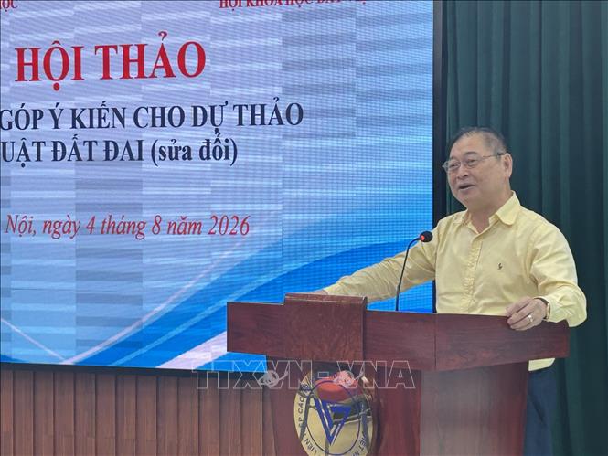 GS, TSKH Phan Xuân Dũng, Chủ tịch Liên hiệp các Hội Khoa học và Kỹ thuật Việt Nam phát biểu khai mạc hội thảo. Ảnh: Diệu Thúy - TTXVN