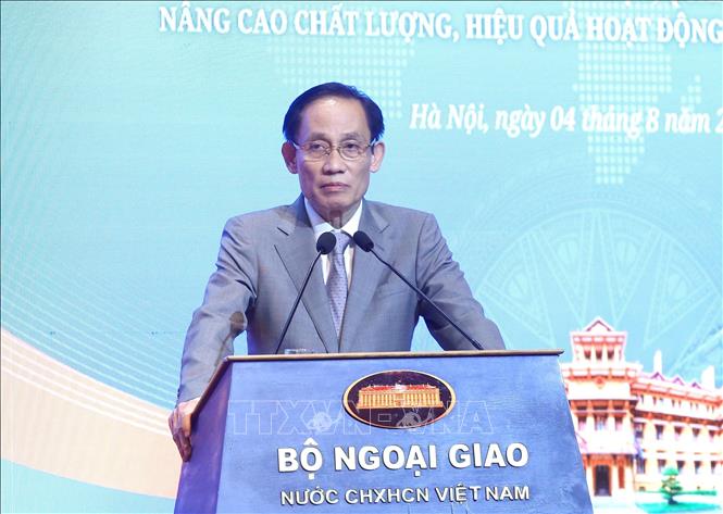 Đồng chí Lê Hoài Trung, Ủy viên Bộ Chính trị, Bộ trưởng Bộ Ngoại giao phát biểu chỉ đạo tại phiên họp. Ảnh: An Đăng - TTXVN
