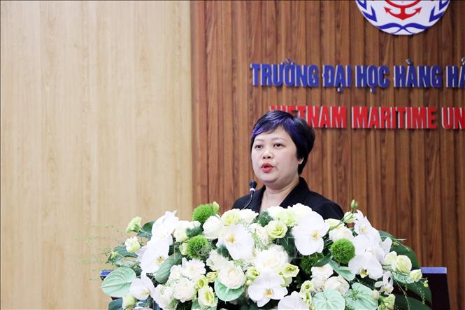 Bà Lê Minh Anh, Trưởng ban Phát triển không gian đổi mới sáng tạo, Trung tâm Đổi mới sáng tạo Quốc gia (NIC) phát biểu tại diễn đàn. Ảnh: Mạnh Tú - TTXVN