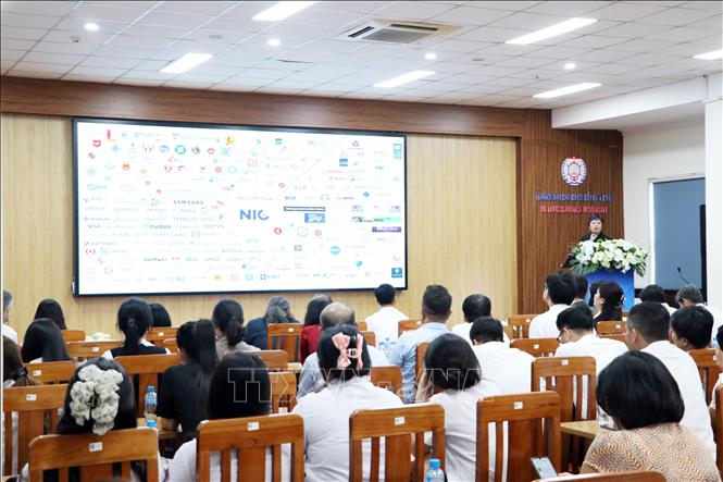 Quang cảnh diễn đàn 