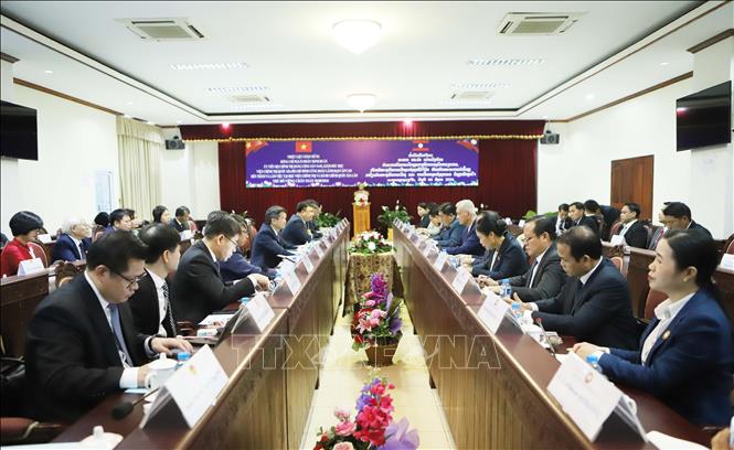 Quang ảnh Hội đàm giữa Đoàn đại biểu Học viện Chính trị quốc gia Hồ Chí Minh và Đoàn đại biểu Học viện Chính trị và hành chính quốc gia Lào. Ảnh: Xuân Tú - PV TTXVN tại Lào