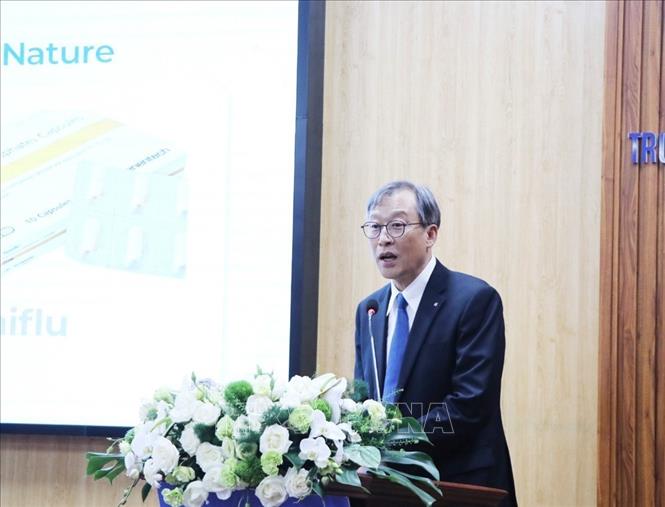 Ông Kim Joosun – Viện trưởng, Viện Sản phẩm Tự nhiên KIST Gangneung, trực thuộc Viện Khoa học và Công nghệ Hàn Quốc (KIST) phát biểu. Ảnh: Mạnh Minh - TTXVN