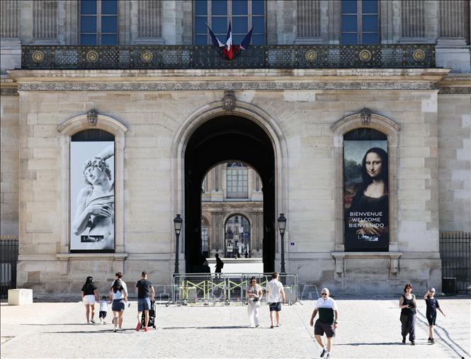 Trời nắng gay gắt tại Paris, Pháp. Ảnh: THX/TTXVN phát